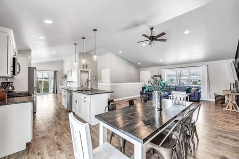 Kitchen Table with plenty of seating for your whole group.