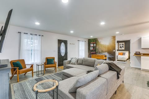 Mt Jackson Vacation Rental | 3BR | 2BA | 1,560 Sq Ft | Stairs Required