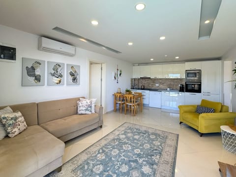 poolsidec2-livingroom