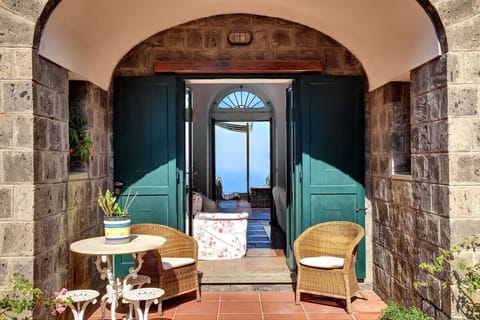 Patio, Fondo Turiello