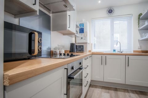 Luxurious Apartment Charlton Mews - 2 Bed - Tenby (22126)