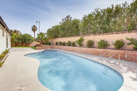 Las Vegas Vacation Rental | 3BR | 2BA | 1,536 Sq Ft | 2 Steps to Enter