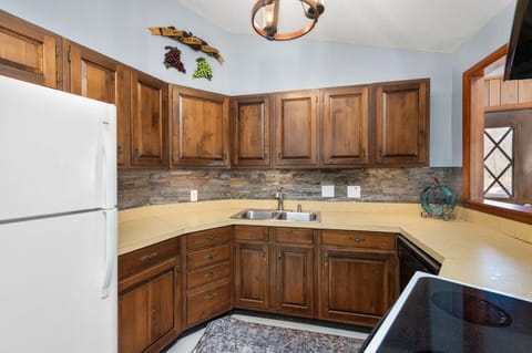 Kitchen: Cornerstone Cabin at Springdale