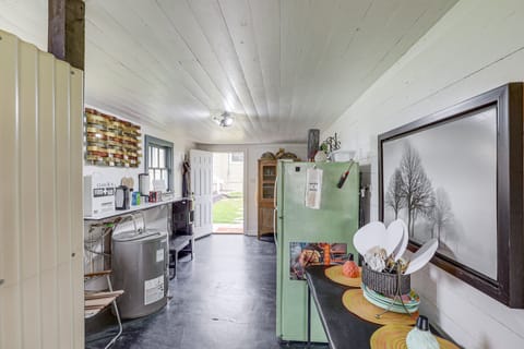 Cantina | Half Bathroom