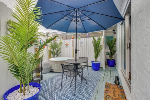 Fort Walton Beach Vacation Rental | Studio | 1BA | 600 Sq Ft | 2 Steps to Enter