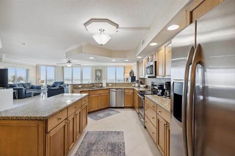 Create kitchen memories and share laughs while enjoying the best ocean view!