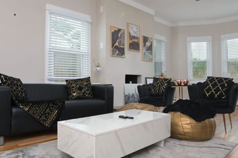 Chic 1920s-style living room with modern comfort