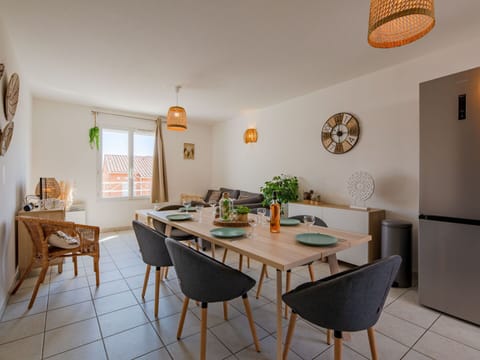 Table, Furniture, Property, Chair, Orange, Interior Design, Lighting, Wood, Architecture, Houseplant