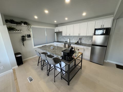 Small space, big convenience! Our modern kitchenette is fully equipped with a microwave, mini-fridge, and all the essential cookware for a quick and easy meal.