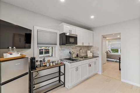 Boutique style meets daily function. Enjoy upscale amenities in a compact setup