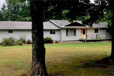 7307 LaChapell Road
Armstrong Creek WI 54103
“Country Crossroads”