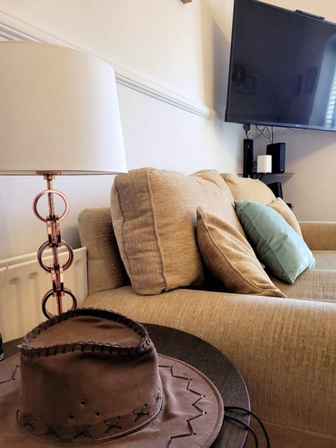 26 Montpellier - Living Room2