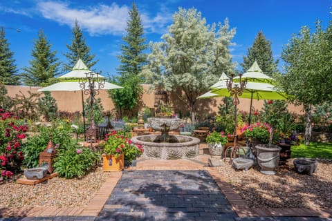 Exterior / Falls / Garden