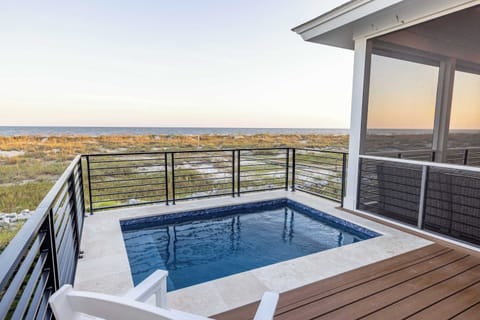 Stunning Ocean Views from the Dipping Pool 