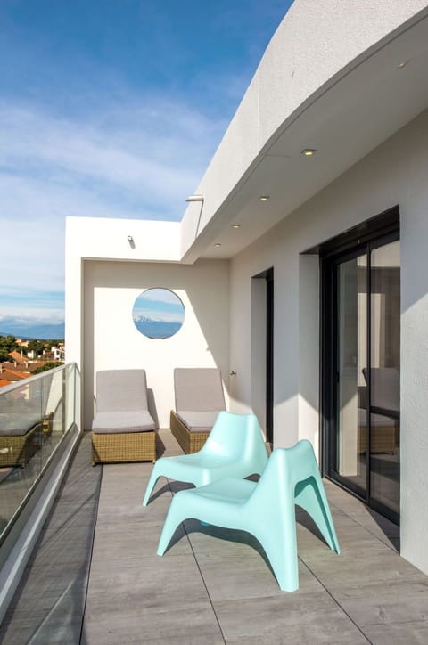 Property, Sky, Building, Cloud, Azure, Shade, Interior Design, House, Lighting, Architecture