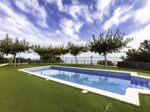 Water, Cloud, Sky, Plant, Property, Swimming Pool, Azure, Rectangle, Tree, Body Of Water