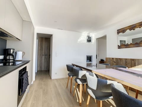 Property, Furniture, Table, Wood, Flooring, Cabinetry, Floor, Chair, Hardwood