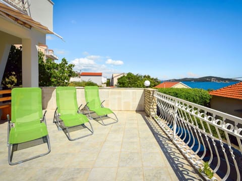 Sky, Daytime, Property, Cloud, Azure, Building, Shade, Plant, Urban Design, Leisure