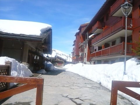 Snow, Town, Winter, Building, Neighbourhood, Street, Freezing, Architecture, House, Road