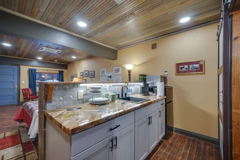 Kitchenette | Hot Plate | Keurig Single-Serve Coffee Maker