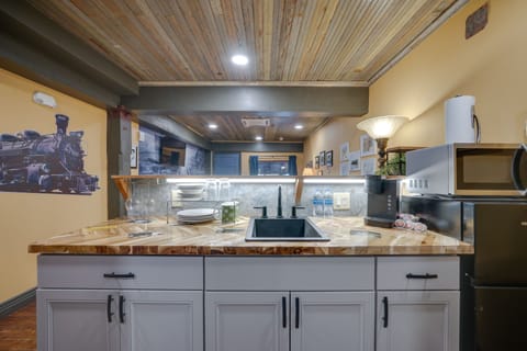 Kitchenette | Keyless Entry