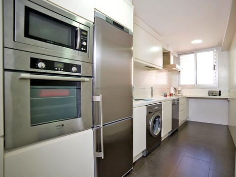 Kitchen Appliance, Home Appliance, Floor, Cabinetry, Flooring, Major Appliance, Building, House, Gas