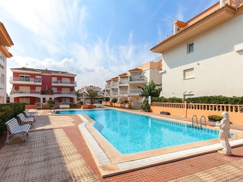 Water, Sky, Plant, Building, Cloud, Property, Swimming Pool, Azure, Window, House
