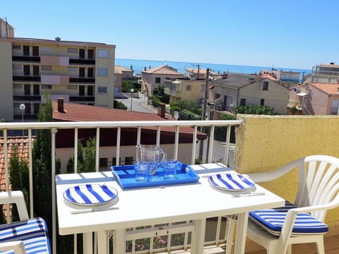 Sky, Daytime, Property, Building, Window, Azure, Blue, Body Of Water, Architecture, Outdoor Furniture