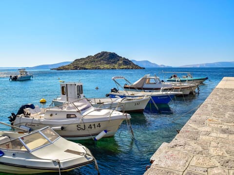 Water, Sky, Boat, Watercraft, Vehicle, Blue, Naval Architecture, Boats And Boating--Equipment And Supplies, Coastal And Oceanic Landforms, Lake