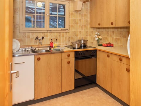 Kitchen, Countertop, Kitchen Appliance, Cabinetry, Major Appliance, Plumbing Fixture, Wood, Interior Design, Sink, Flooring