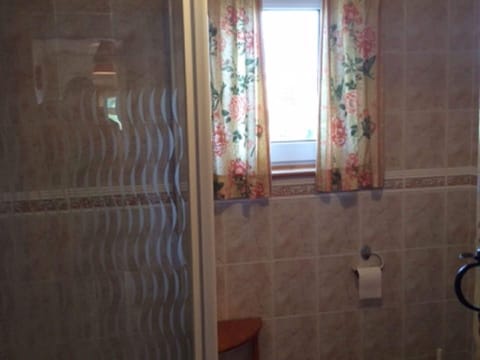 Brown, Wood, Plumbing Fixture, Flooring, Floor, Bathroom, House, Tints And Shades, Hardwood, Plumbing