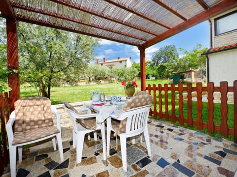 Plant, Furniture, Property, Table, Tree, Wood, Interior Design, Outdoor Table, Shade, Outdoor Furniture