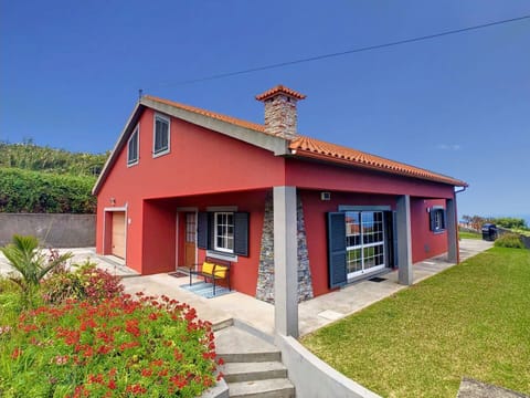 Discover modern coziness in this charming Porto Moniz countryside retreat. #charming #cozy #modern