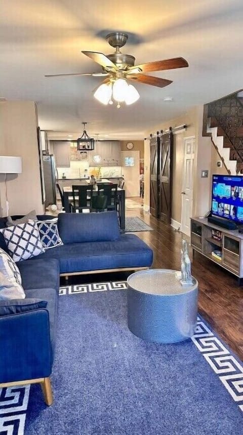 Living room/Entry