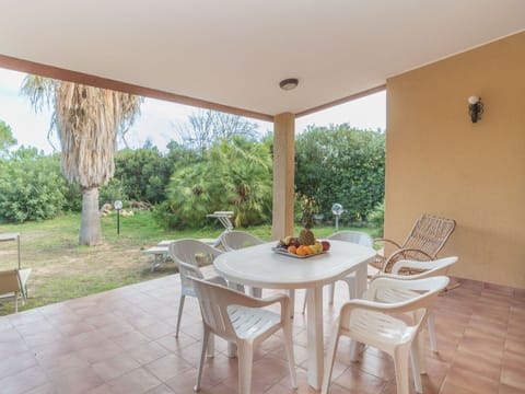 Plant, Furniture, Property, Table, Chair, Shade, Interior Design, Lighting, Wood, Tree