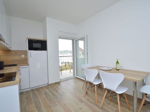 Water, Sky, Building, Azure, Mountain, Tree, Architecture, Body Of Water, Lake, Neighbourhood