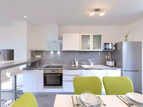 Water, Sky, Building, Azure, Mountain, Tree, Architecture, Body Of Water, Lake, Neighbourhood