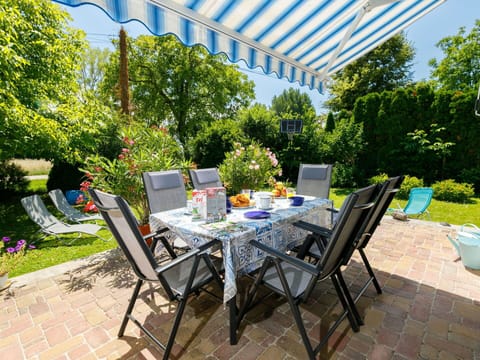 Plant, Table, Furniture, Property, Chair, Building, Sky, Outdoor Table, Tree, Outdoor Furniture