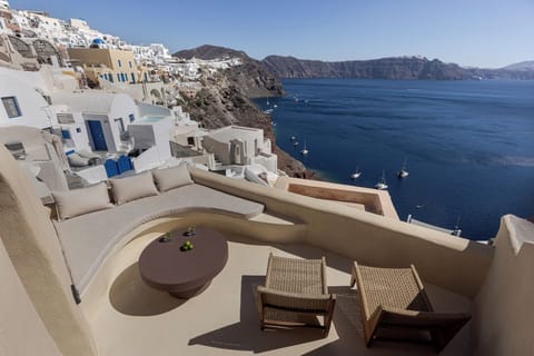 Amazing view to the Caldera Cliffs from the terrace