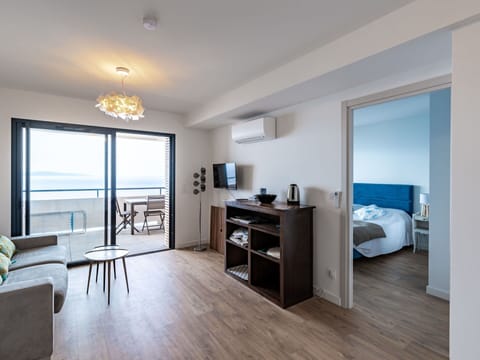 Table, Furniture, Couch, Houseplant, Window, Building, Wood, Chair, Interior Design, Picture Frame