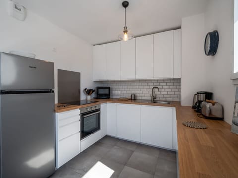 Cabinetry, Countertop, Property, Sink, Kitchen Appliance, Kitchen Stove, Building, Home Appliance, Kitchen, Interior Design