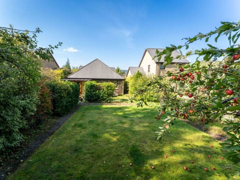 Sky, Cloud, Plant, Property, Natural Landscape, Tree, Building, House, Woody Plant, Residential Area