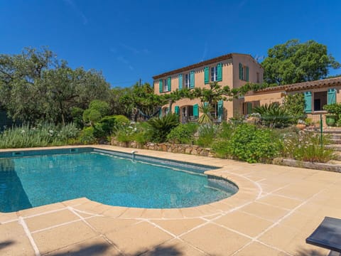 Water, Plant, Building, Property, Sky, Azure, Swimming Pool, Window, Tree, Architecture