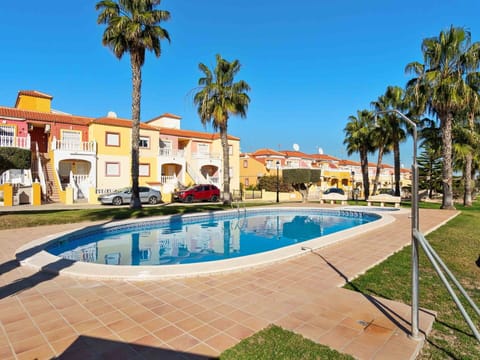 Water, Sky, Cloud, Property, Swimming Pool, Building, Plant, Seaside Resort, Tree, Outdoor Furniture