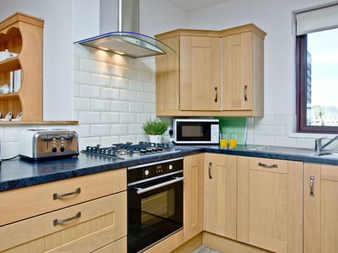 Water, Sky, Cloud, Property, Swimming Pool, Building, Plant, Seaside Resort, Tree, Outdoor Furniture