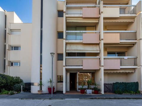 Plant, Building, Daytime, Property, Window, Door, Architecture, Urban Design, Neighbourhood