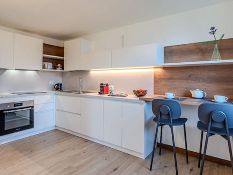 Building, Daytime, Property, Sky, Water, Plant, Window, Swimming Pool, Tree, Urban Design