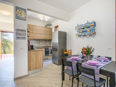 Building, Daytime, Property, Sky, Water, Plant, Window, Swimming Pool, Tree, Urban Design