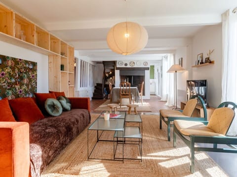 Furniture, Table, Property, Couch, Picture Frame, Chair, Wood, Building, Interior Design, Floor