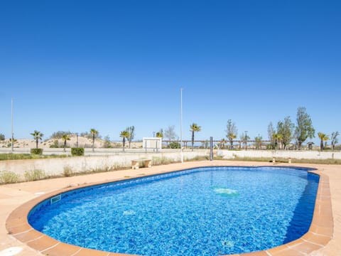 Water, Sky, Water Resources, Daytime, Blue, Swimming Pool, Plant, Tree, Architecture, Body Of Water